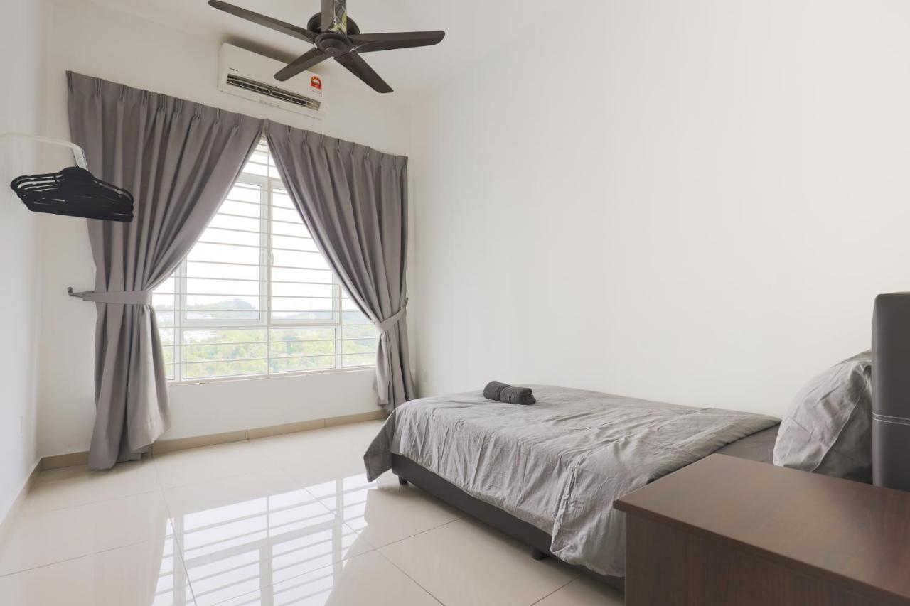 Cozy 3-Bedroom Condo With Pool - Seri Kembangan Εξωτερικό φωτογραφία