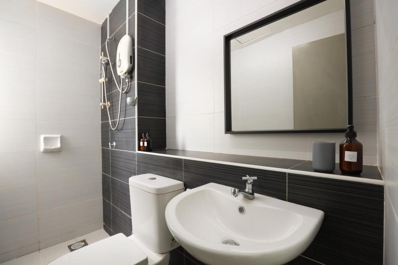 Cozy 3-Bedroom Condo With Pool - Seri Kembangan Εξωτερικό φωτογραφία