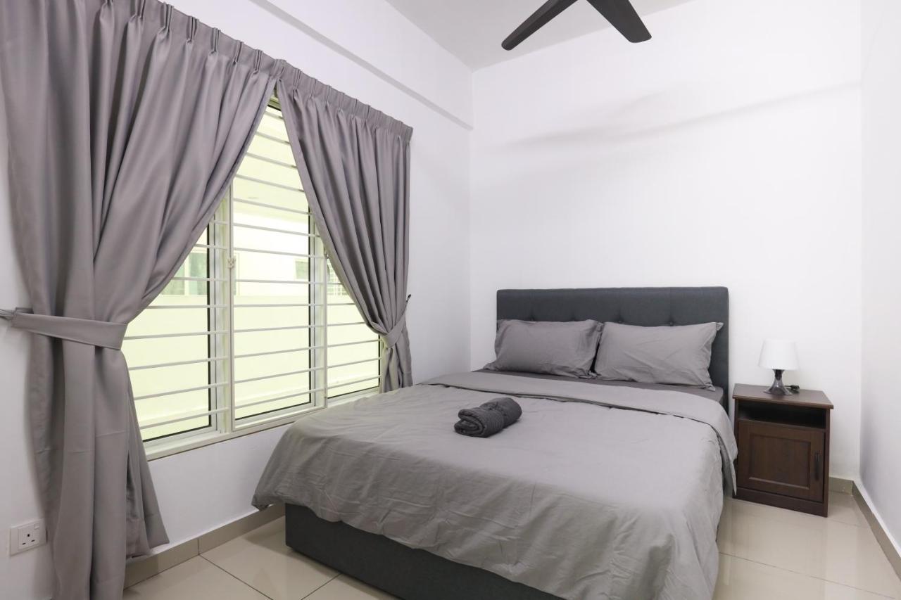 Cozy 3-Bedroom Condo With Pool - Seri Kembangan Εξωτερικό φωτογραφία