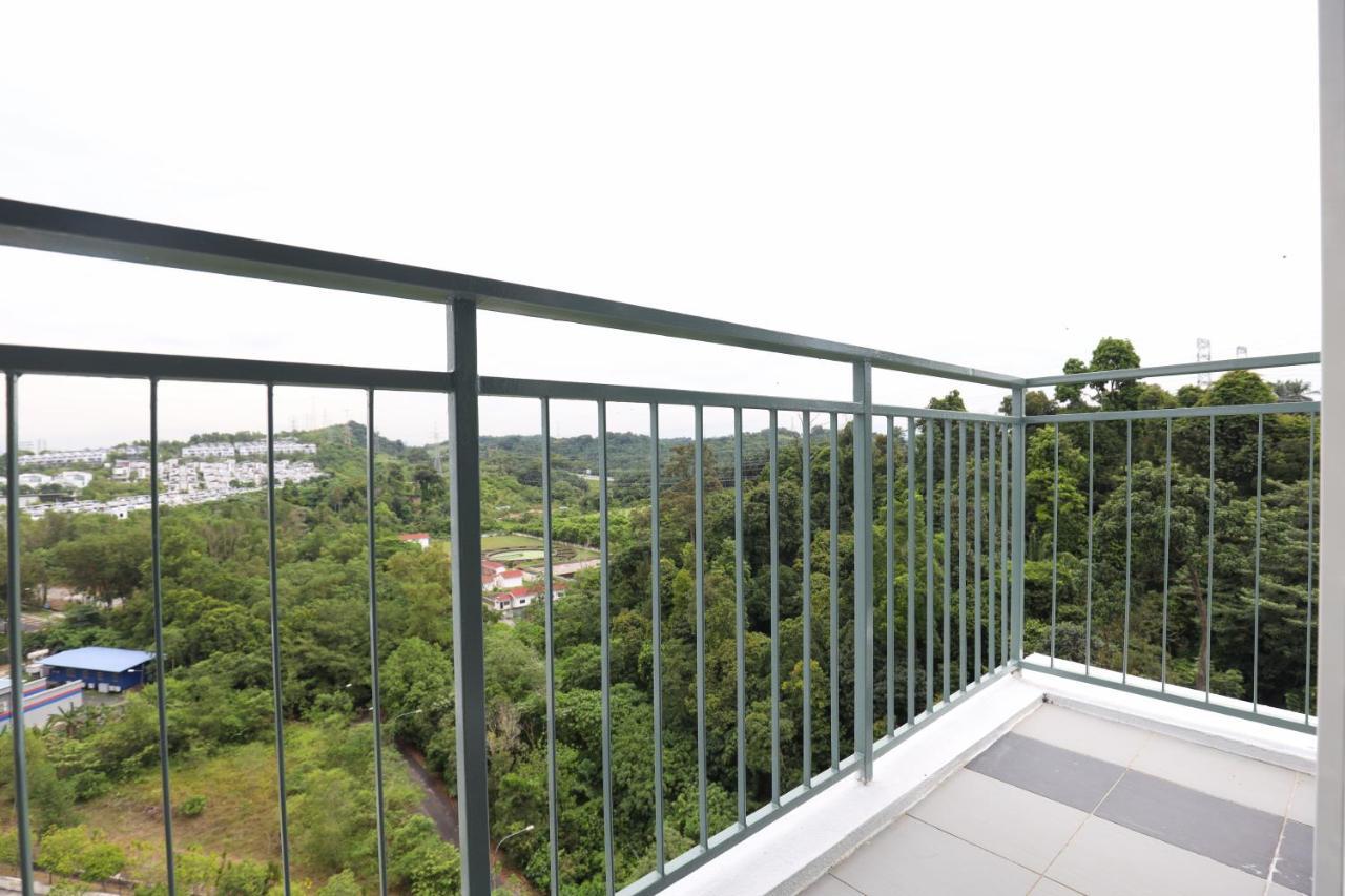Cozy 3-Bedroom Condo With Pool - Seri Kembangan Εξωτερικό φωτογραφία