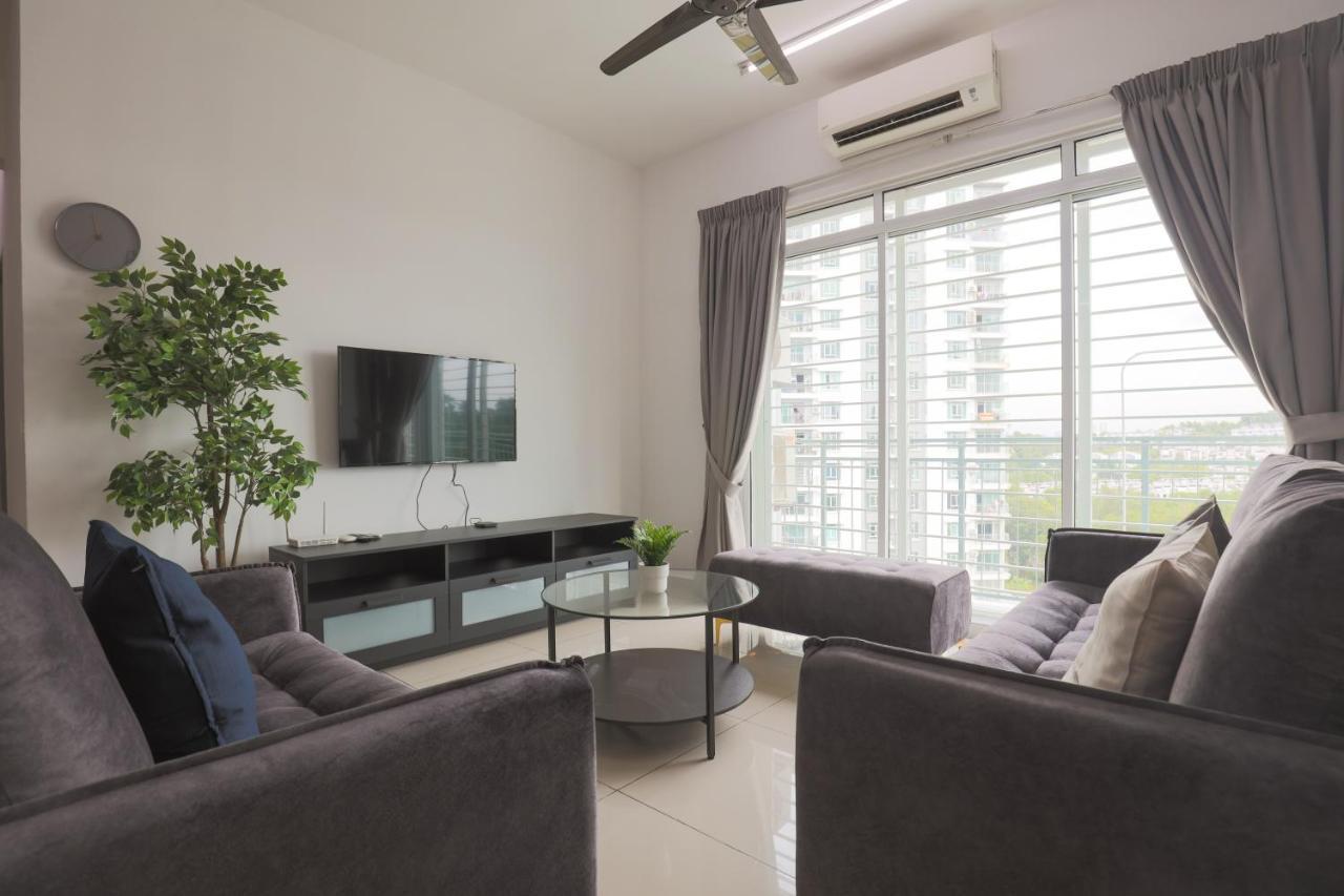 Cozy 3-Bedroom Condo With Pool - Seri Kembangan Εξωτερικό φωτογραφία