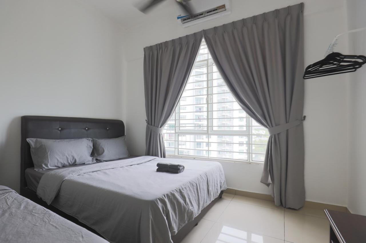 Cozy 3-Bedroom Condo With Pool - Seri Kembangan Εξωτερικό φωτογραφία